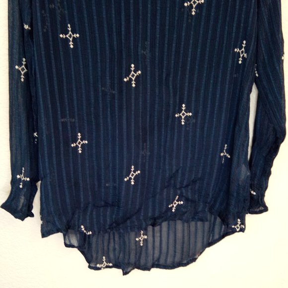 Lucky Brand Navy Sheer Embroidered Hi-Low Top M - Picture 3 of 13